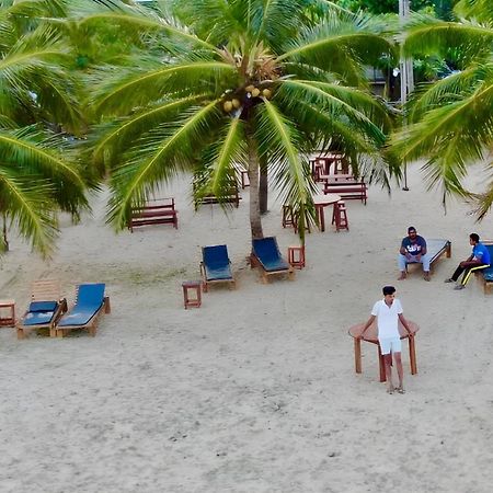 Aqua Marine Beach Hotel Kalkudah  Exteriör bild