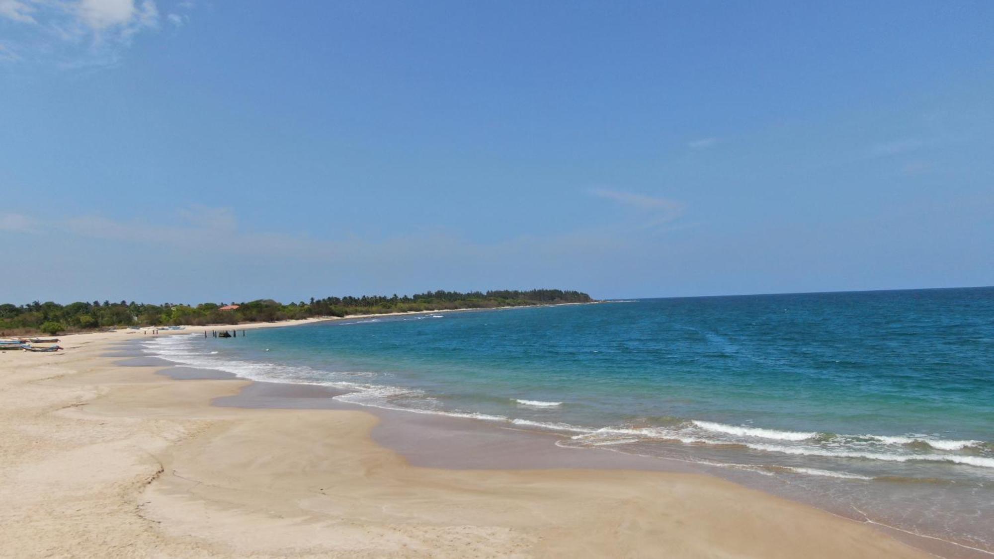 Aqua Marine Beach Hotel Kalkudah  Exteriör bild