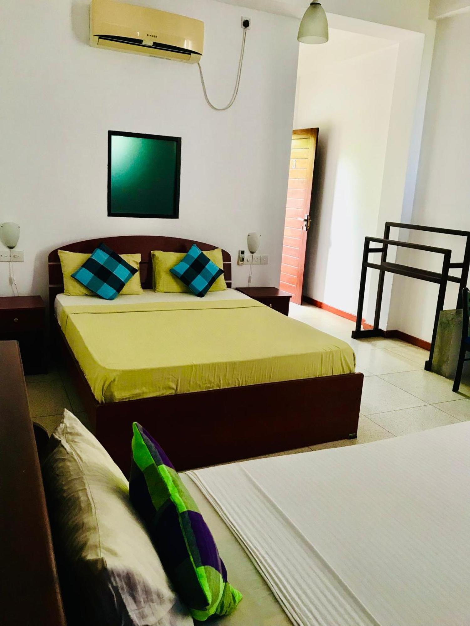 Aqua Marine Beach Hotel Kalkudah  Exteriör bild