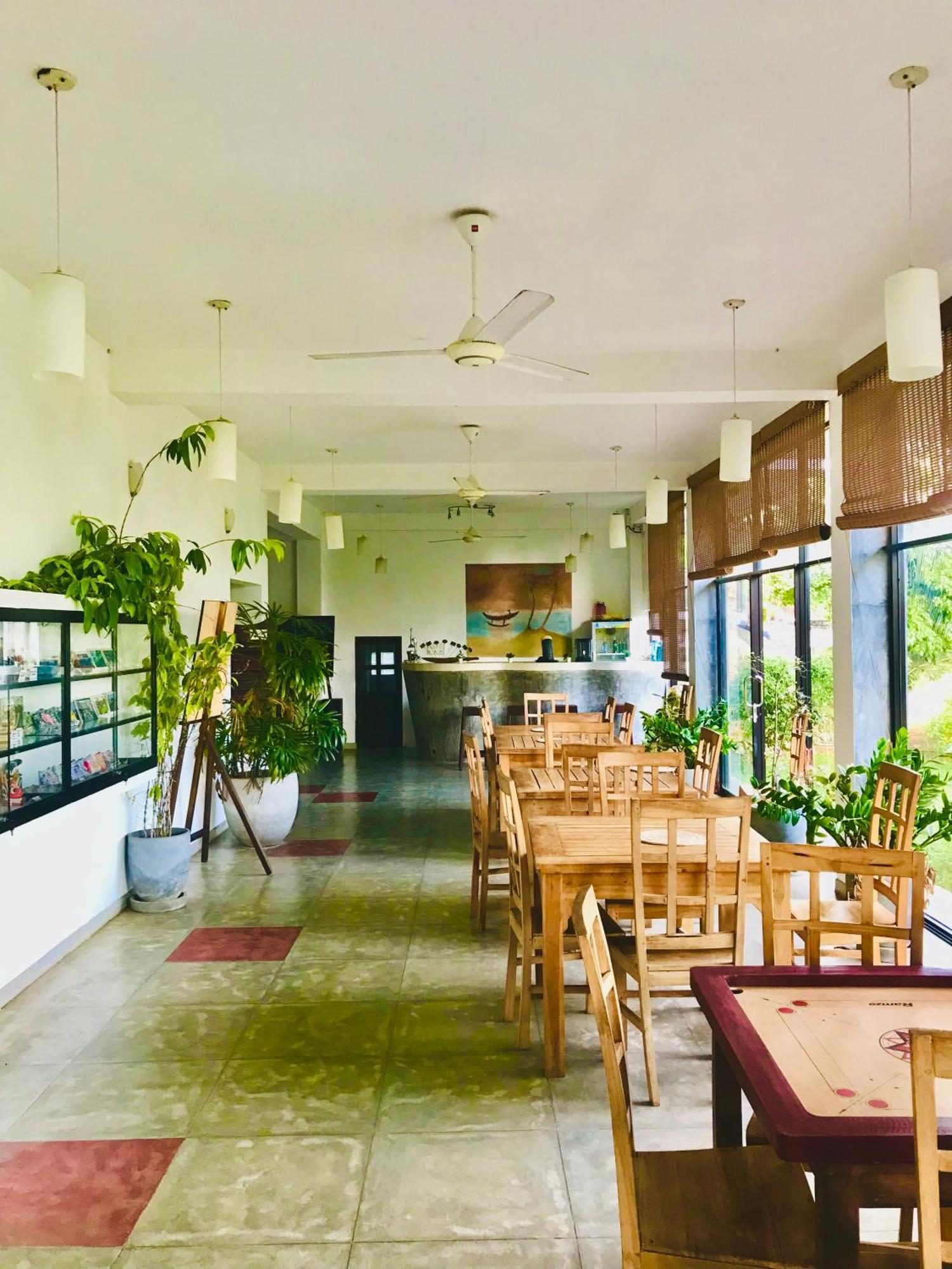 Aqua Marine Beach Hotel Kalkudah  Exteriör bild