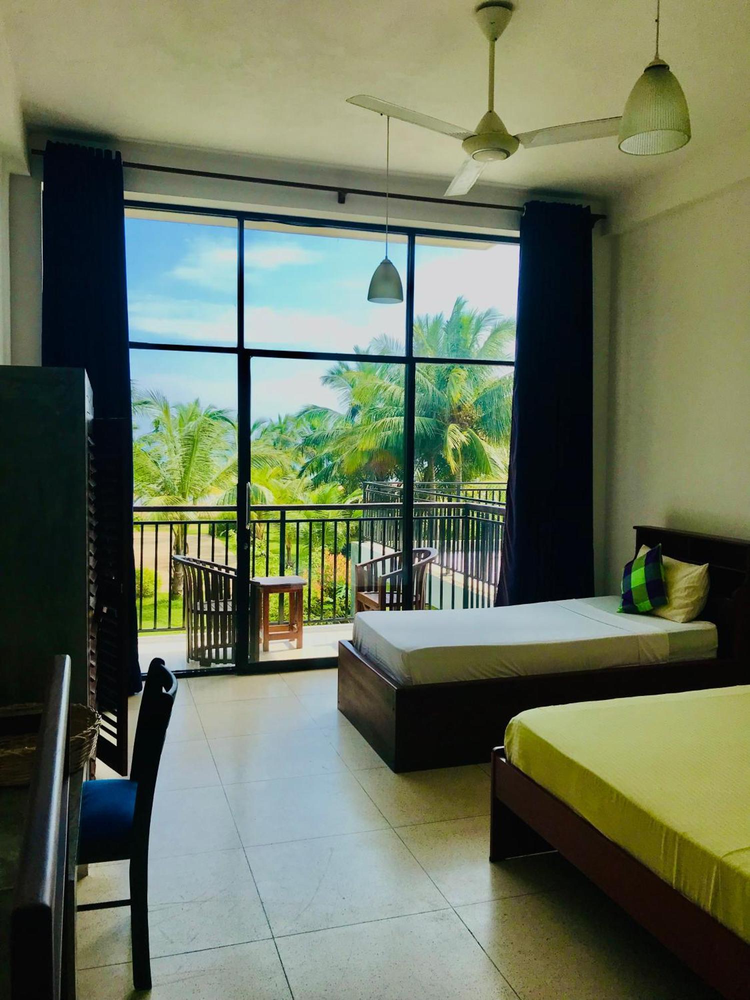 Aqua Marine Beach Hotel Kalkudah  Exteriör bild