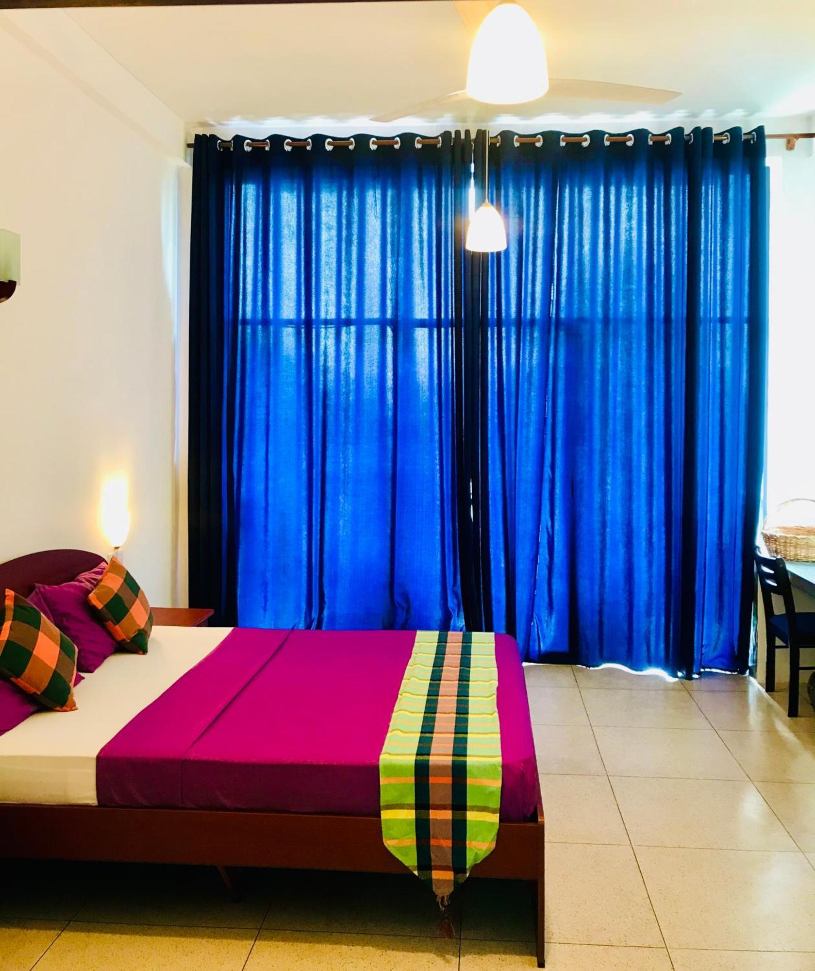 Aqua Marine Beach Hotel Kalkudah  Exteriör bild